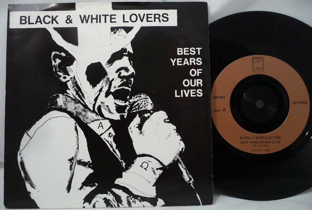 black and white pictures of lovers. Fr 1986 Guillotine GR 001